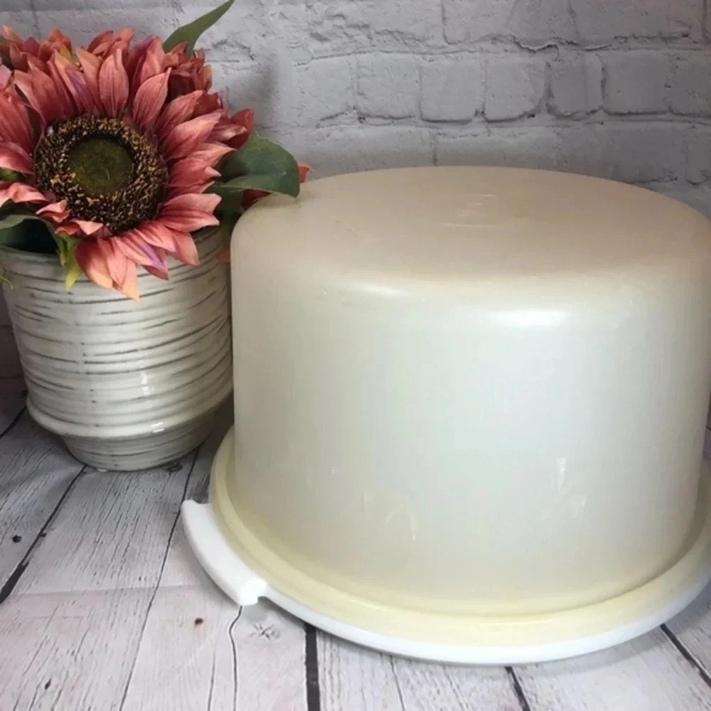 Tupperware 10" cake taker white set